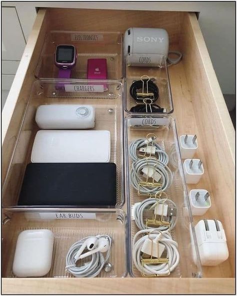 Desk Drawer Organisation, Room Organization Ideas, Room Organization Bedroom, Room Organisation, Dorm Organization, Cool Dorm Rooms, House Organisation, Dorm Room Organization, Small Apartment Decorating