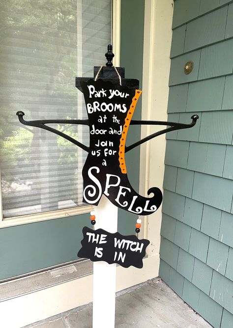 Front Door Witch Sign, Witches Broom Parking Sign Diy, Witchy Party, Funny Halloween Decorations, Worst Witch, Scary Halloween Decorations Outdoor, Halloween Crafting, Woodland Cottage, Witch Signs