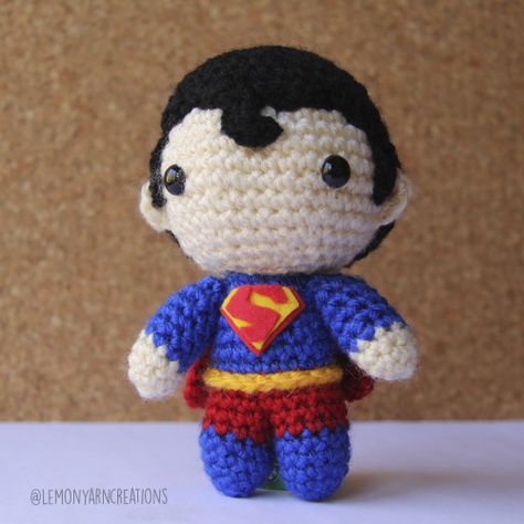 Superman Crochet Pattern, Felt Crochet, Diy Amigurumi, Crocheted Toys, Batman V Superman, Crochet Geek, Pola Amigurumi, Crochet Animals Free Patterns, Amigurumi Tutorial