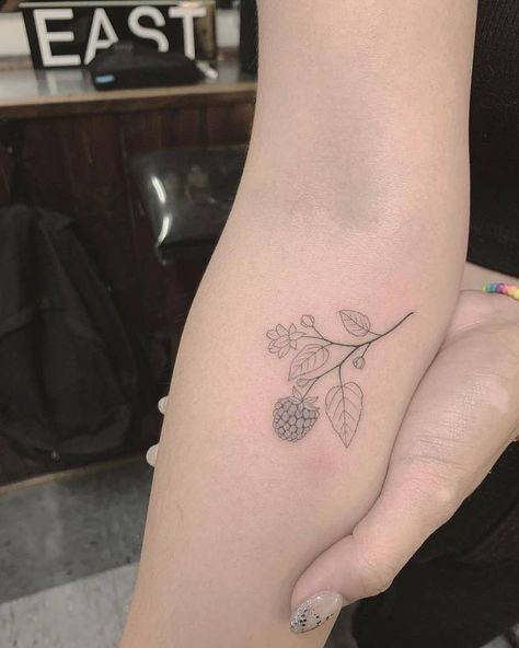 Tiny Blackberry Tattoo, Raspberry Blossom Tattoo, Mulberry Tattoo Black And White, Berry Tattoo Small, Simple Blackberry Tattoo, Simple Raspberry Tattoo, Fine Line Blackberry Tattoo, Strawberry Plant Tattoo Small, Blackberry Blossom Tattoo