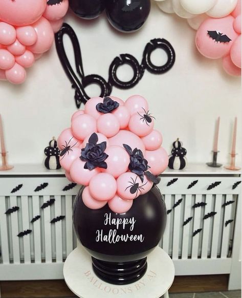 Balloon Cauldron, Cauldron Decor, Globos Halloween, Halloween Pinata, Halloween Themed Birthday Party, Balloons Galore, Halloween Balloons, Christmas Balloons, Balloon Centerpieces