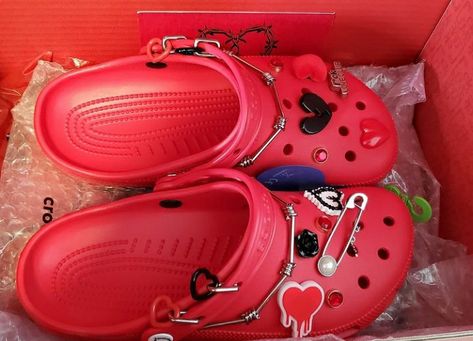 Karol G Crocs, Red Crocs Outfit, Red Crocs, Charms Crocs, Crocs Outfit, Bday List, Crocs Fashion, 2022 Christmas, Crocs Shoes