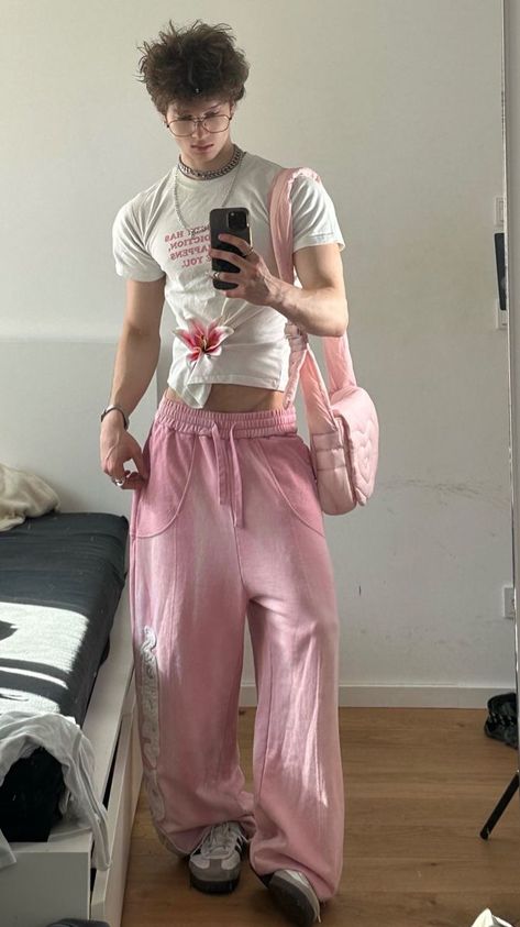 Pink Summer Outfits Men, Pink Male Outfit Aesthetic, Men In Pink Outfit, Barbiecore Outfit Men, Pink Outfits For Guys, Pink Boy Outfit, Pink Outfit For Men, Men Feminine Fashion, Pink Clothes Men