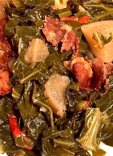 Cooking Mustard Greens, Southern Style Collard Greens, Greens Recipes, Turnip Recipes, Southern Greens, Collard Greens Recipe, Cruciferous Vegetables, Southern Recipes Soul Food, Turnip Greens