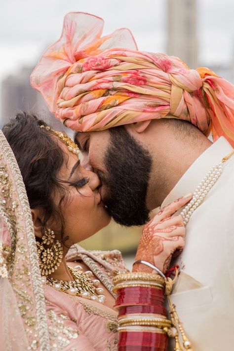 Erica Fernandes Hot, Brides Outfit, First Kiss Wedding, Wedding Couple Pictures, Bride Groom Poses, Early Spring Wedding, Kiss Wedding, Punjabi Couple, New Photo Style