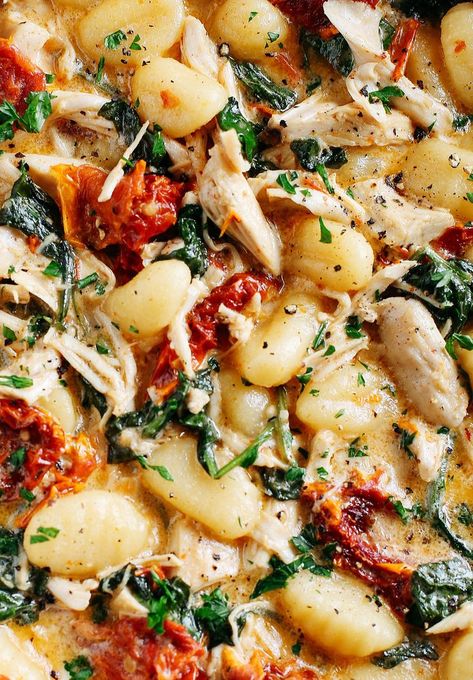 This EASY One Skillet Sun Dried Tomato Chicken and Gnocchi is the perfect weeknight dish that is tossed together with spinach, garlic and shredded asiago cheese and made in under 30 minutes! Sun Dried Tomato Chicken, Chicken And Gnocchi, Tomato Chicken, Chicken Gnocchi, Asiago Cheese, One Skillet, God Mad, Gnocchi Recipes, Asiago