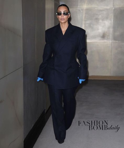 Kim Kardashian Business Attire, Coprate Baddie, Half Jacket, Elegant Outfit Classy, Tuxedo Dress, Woman Suit Fashion, Fashion Aesthetics, Kim K, Fancy Outfits