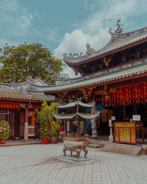 📍 Thian Hock Keng Temple - - - #singapore #visitsingapore #thisissingapore #singaporetravel #singaporetrips #beautifuldestinations #earthofficial #fantasticearth #stayandwander #neverstopexploring #travelinspiration #travelbucketlist #travelpost #dreamplace #dreamydestinations #travelscape Visit Singapore, Singapore Travel, July 7, Never Stop Exploring, Travel Bucket List, Beautiful Destinations, Travel Inspiration, Singapore, Travel Photography