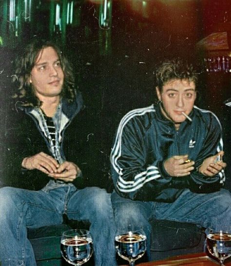 Johnny Depp And Rdj, The Viper Room 90s, Robert Downey Jr 80s, Johnny Depp And Brad Pitt, Johnny Depp 1993, Robert Downey Jr 90s, Johnny Depp 1990, Aesthetic Hollywood, The Viper Room