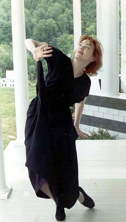 Catherine O'Hara in Beetlejuice (1988) Delia Deetz, Beetlejuice 1988, Beetlejuice Costume, Pisces Sagittarius, Wood Horse, Tim Burton Style, Sagittarius Scorpio, Masterpiece Theater, Catherine O'hara