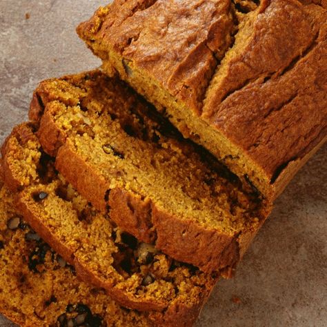 Pumpkin Bread: Healthy Recipes by SNAP4CT Bread With Raisins, Pumpkin Bread Recipe Healthy, Healthy Pumpkin Bread, Pumpkin Bread Easy, Pumpkin Loaf, Raisin Bread, Pumpkin Bread Recipe, Trend 2024, Healthy Pumpkin