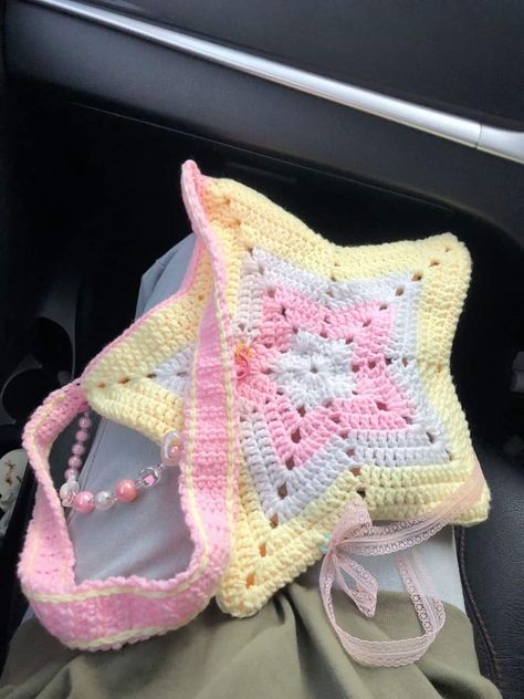 How To Crochet Star Bag, Crochet Star Projects, Star Bag Tutorial, Crochet Star Cardigan, Crochet Bag Star, Star Bag Crochet Pattern, Crochet Star Bag Pattern, Starry Night Crochet, Star Crochet Bag