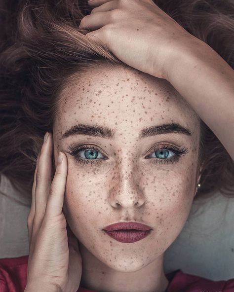 Marvelous Female Portrait Photography By Katarzyna Markiewicz – Design You Trust Women With Freckles, Female Portrait Photography, Beautiful Freckles, Faux Freckles, Dark Portrait, Freckles Girl, Henna Cones, Natural Henna, Portrait Photography Women