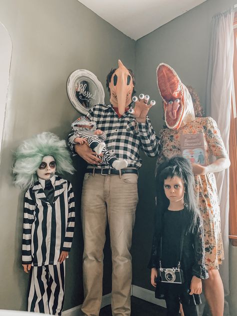 Beetlejuice Family Costume, Beetlejuice Couple Costume, Kids Beetlejuice Costume, 2022 Costumes, Beetlejuice Halloween Costume, Family Costumes Diy, Halloween Beetlejuice, Halloween Juice, Beetlejuice Costume