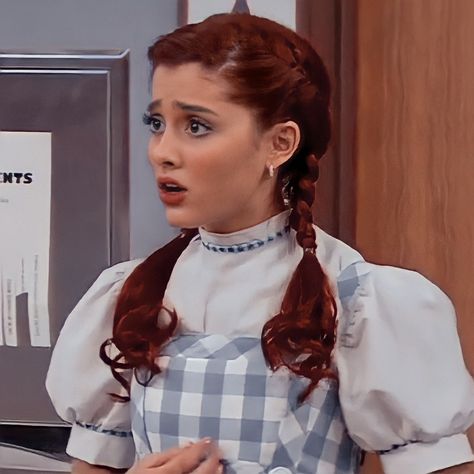 Cat Valentine Icons Aesthetic, Cat Victorious Aesthetic, Cat Valentine Makeup, Cat Valentine Icons, Victorious Aesthetic, Cat Victorious, Cat Valentine Outfits, Victorious Cat, Beauty And The Beast Drawing