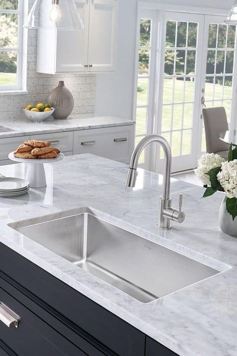 Kitchen Sink Single Basin, Big Kitchen Sink Ideas, Sink Styles For Kitchen, Kitchen Basin Ideas, Large Kitchen Sink Ideas, Kitchen Ideas Sink, Kitchen Sinks And Faucets Undermount, Big Sink Kitchen, Modern Sink Kitchen