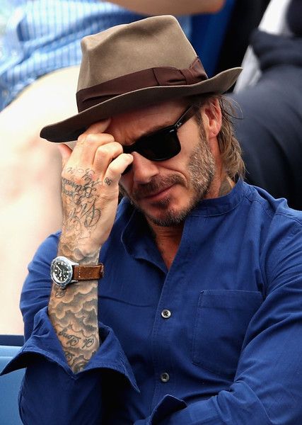 David Beckham Photos Photos - David Beckham watches on during the mens singles second round match between Jordan Thompson of Australia and Sam Querry of The United States on day four of the 2017 Aegon Championships at Queens Club on June 22, 2017 in Londo David Beckham Watch, Wayfarer Men, David Beckham Photos, David Beckham Style, Ray Ban Wayfarer, June 22, David Beckham, Ray Ban Sunglasses, Square Sunglasses Men