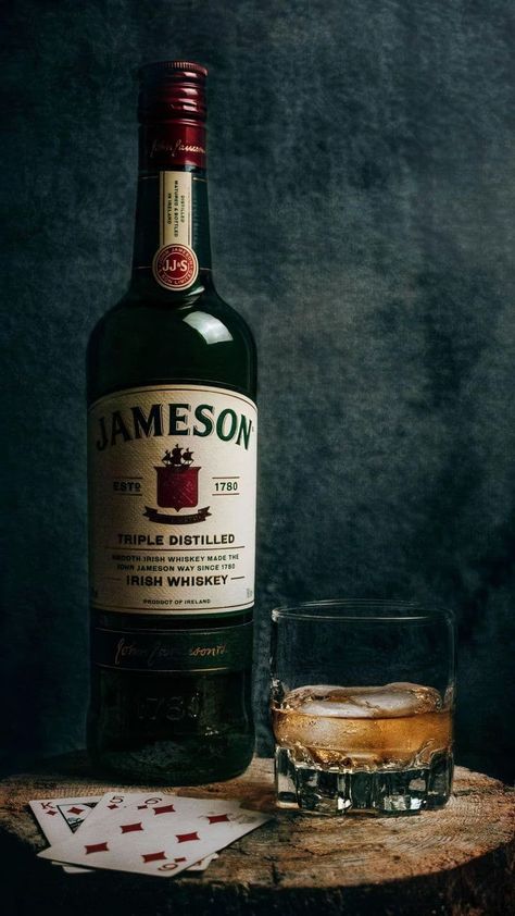 Alcohol Pictures, Jameson Whiskey, Jameson Irish Whiskey, Whisky Bottle, Good Whiskey, Whiskey Drinks, Cigars And Whiskey, Whiskey Cocktails, Irish Whiskey