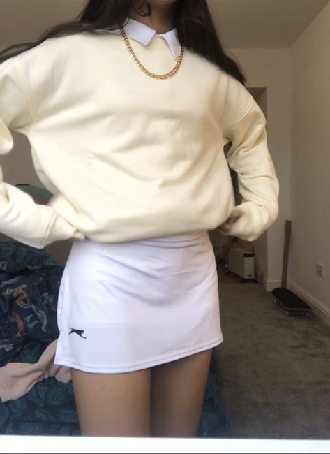 White Skort Outfit Casual, Workout Skort Outfit, Slazenger Skort Outfit Aesthetic, White Skort Outfit Ideas, Slazenger Skort Outfit, Skort Aesthetic, Skort Outfit Summer, White Skort Outfit, White Slazenger Skort