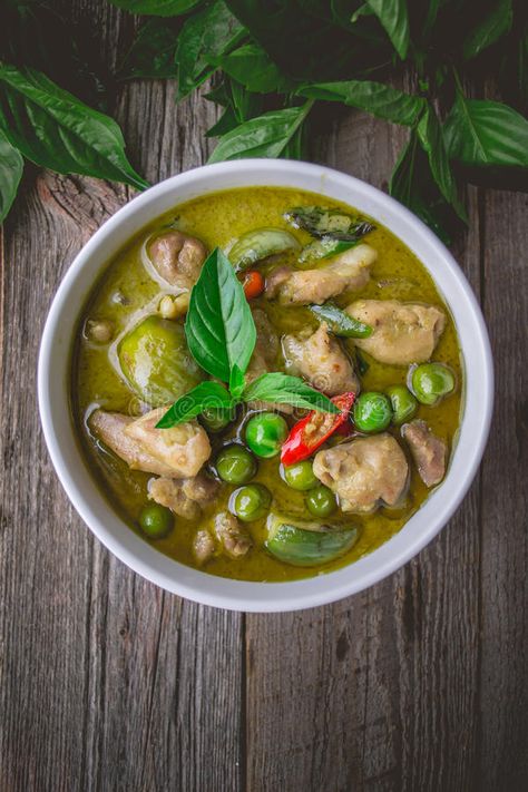 Tai Food Recipes, Chicken Green Curry, Thai Food Photography, Thai Food Menu, Asian Food Photography, Green Curry Recipes, Authentic Thai Food, Best Thai Food, Asian Street Food