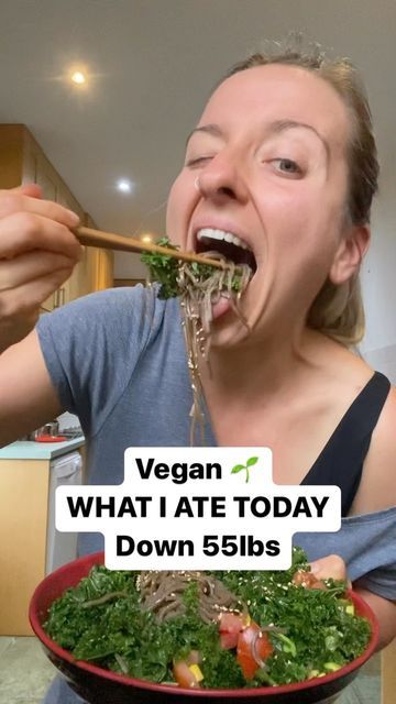 Ami ✨ Vegan Weightloss Made Easy on Instagram: "Realistic WHAT I ATE TODAY 🌈 as a busy Vegan mum ✨Down 55lbs following the Starch Solution & Low Calorie Density!! A day of QUICK & EASY weight loss meals 🙌🙌 you can make this lifestyle work for you no matter how busy you are or what your schedule looks like. A bit of starch prep and planning is all you need 👌 Breakfast- make shift mango sticky rice 🥭 with ALL the toppings! Beans, grapes & grated carrot Lunch - sautéed red cabbage with leftove Calorie Density Meal Plan, Starch Solution Meal Plan, No Starch Meals, Sauteed Red Cabbage, The Starch Solution, Starch Solution Recipes, Calorie Density, Low Fat Vegan Recipes, What I Ate Today