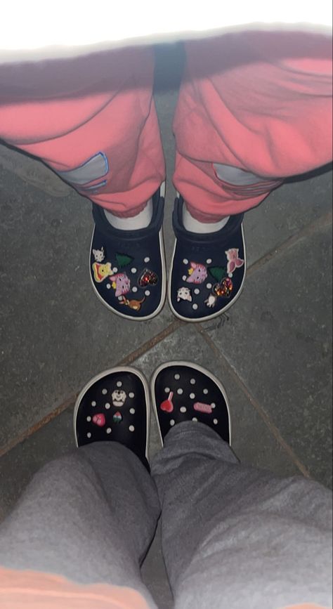 Couple Crocs, Couple Shoes Matching, Crocs Ideas, Shoes Matching, Couple Shoes, Girly Shoes, Boyfriend Pictures, Cute Shoes, Energy