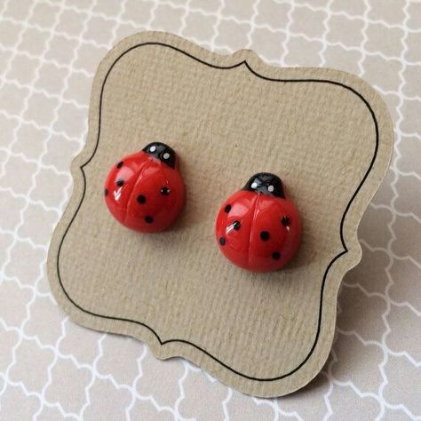 Cercei Din Lut Polimeric, Ladybug Earrings, Clay Keychain, Polymer Clay Flower Jewelry, Girl Cupcakes, Diy Earrings Polymer Clay, Handmade Clay Jewelry, Tanah Liat, Clay Diy Projects