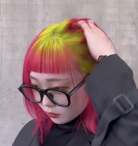 Dragon Fruit Hair Color, Neon Roots Hair, Neon Hair Ideas, Pink And Green Hair Dye, Corte Wolf, Pink Green Hair, Red And Green Hair, Pink And Green Hair, Neon Pink Hair