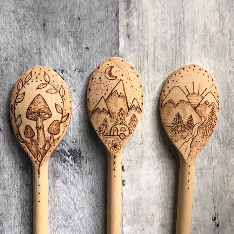 Wood Burned Gifts, Wooden Spoon Crafts, Beginner Wood Burning, Wood Burn Spoons, Random Designs, Wood Burn Designs, Spoon Crafts, Woodburning Projects, Wood Art Projects