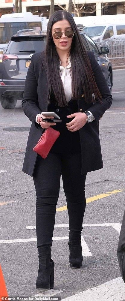 Emma Coronel Aispuro Outfit / Black Blazer Emma Coronel Outfits, Emma Coronel, Semi Formal Mujer, Court Room, Room Wardrobe, Outfit Black, Women Lifestyle, Style Change, Black Blazer