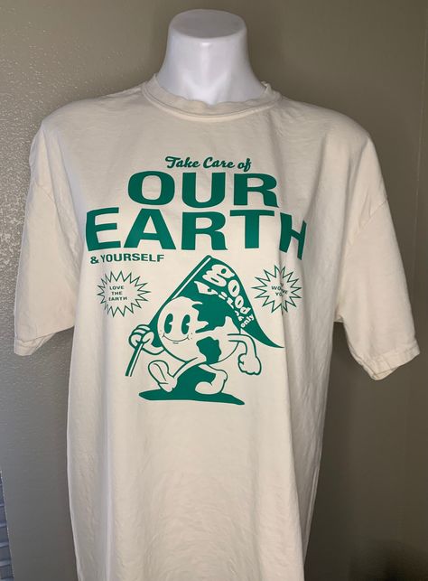 Earth Shirt Design, Environmental T Shirt Design, Earth Day Tshirt Ideas, Earth Day Shirts Ideas, Earth Day Outfit, Earth Day Shirts, Earth Day Design, Artsy Shirt, Tshirt Merch