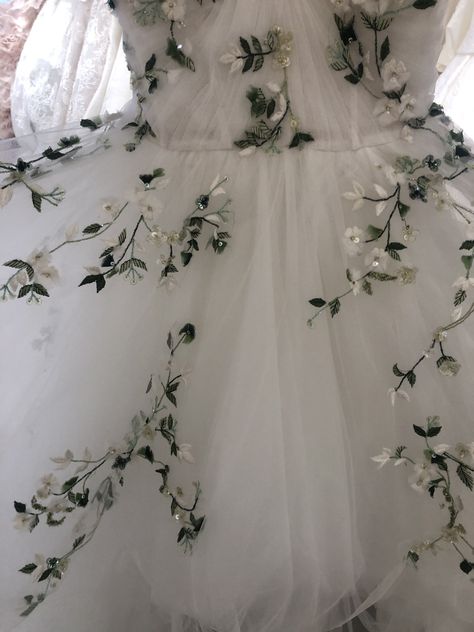 Flowery Wedding Dress, Butterfly Wedding Dress, Forest Wedding Dress, Nature Wedding Dress, Floral Wedding Gown, Big Wedding Dresses, Colored Wedding Dress, Green Wedding Dresses, Fairy Wedding Dress