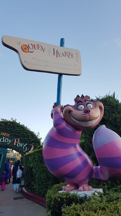 Alice's Curious Labyrinth - Fantasyland - Disneyland Park #disneylandparis '18 Disney Poses, Disney Tokyo, Disney Adult, Disney Photo Ideas, Disney World Pictures, Disney Paris, Disneyland Pictures, Disney World Magic Kingdom, Disney Orlando