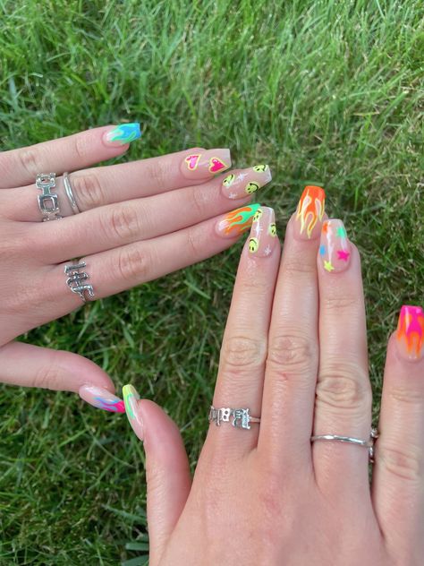 Edm Concert Nails, Lollapalooza Nail Ideas, Music Festival Nail Ideas, Coachella Nails 2023, Edm Festival Nails, Creamfields Nails, Festival Nails Short, Festival Acrylic Nails, Festival Nails Coachella