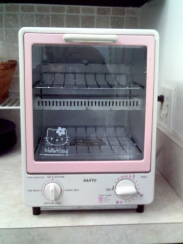 Hello Kitty Kitchen Appliances, Hello Kitty Toaster, Vintage Hello Kitty, Barbie Bedroom, Hello Kitty Kitchen, Retro Gadgets, Kitty Stuff, Apartment Essentials, Hello Kitty Plush