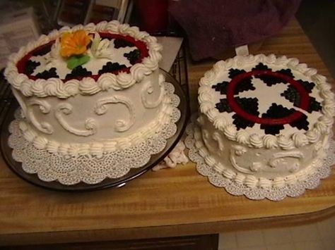 Navajo basket designed cake, beautiful and I bet delicious Navajo Wedding Cake, Navajo Basket, Cowgirl Birthday Cakes, Native Wedding, Navajo Wedding, Basket Cake, Cake Beautiful, Holiday Cake, Cowgirl Birthday