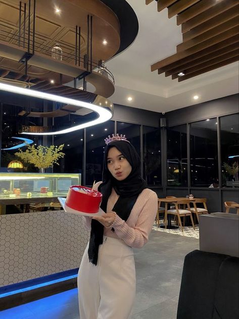 Outfit Ultah Simple Hijab, Pink Outfit Hijab Ideas, Birthday Outfits Hijab, Birthday Outfit Hijab Ideas, Birthday Girl Hijab, Birthday Hijab Outfit, Ootd Birthday Party Hijab, Outfit Birthday Party Hijab, Hijab Birthday Outfit