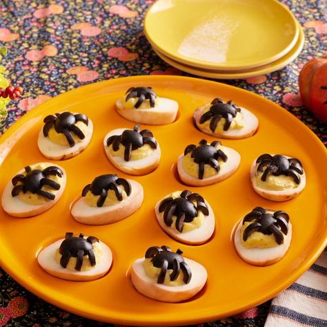 Halloween Deviled Eggs, Halloween Potluck, Spooky Halloween Food, Eggs Recipes, Pinecone Crafts, Fall Appetizers, Breakfast Casseroles, Halloween Appetizers, Halloween Dinner