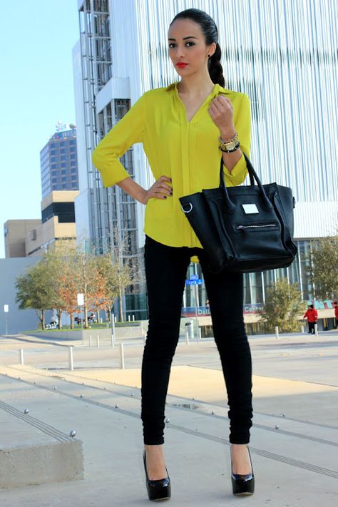 www.maytedoll21.b... Knotted Shirt Outfit, Yellow Blouse Outfit, Yellow Shirt Outfit, Neon Shirts, Work Chic, Yellow Shirt, Looks Black, Yellow Blouse, Yellow Shirts