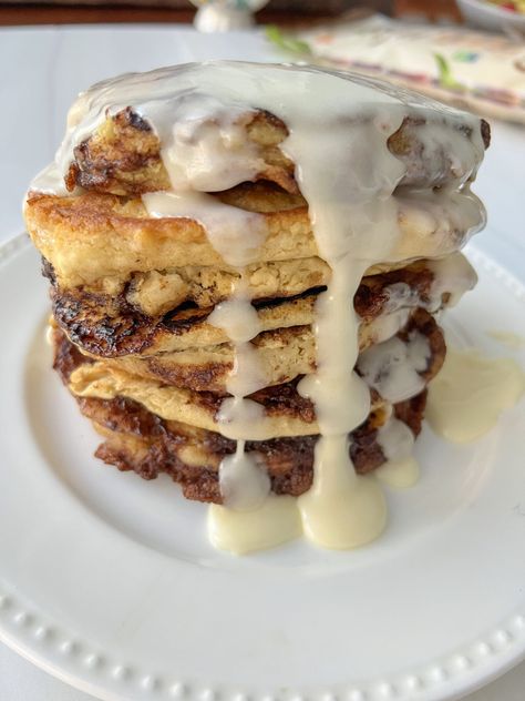 Fluffy Vegan Cinnamon Roll Pancakes Vegan Cream Cheese Icing, Vegan Gluten Free Breakfast, Vegan Cream Cheese Frosting, Fluffy Pancake Recipe, Vegan Biscuits, Cinnamon Roll Pancakes, Vegan Cinnamon Rolls, Dairy Free Breakfasts, Gluten Free Recipes For Breakfast