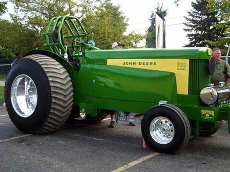 Nice JD Old John Deere Tractors, Tractor Barn, Truck And Tractor Pull, Pulling Tractors, Truck Pulls, Big Tractors, Farm School, Logging Equipment, Tractor Pulling