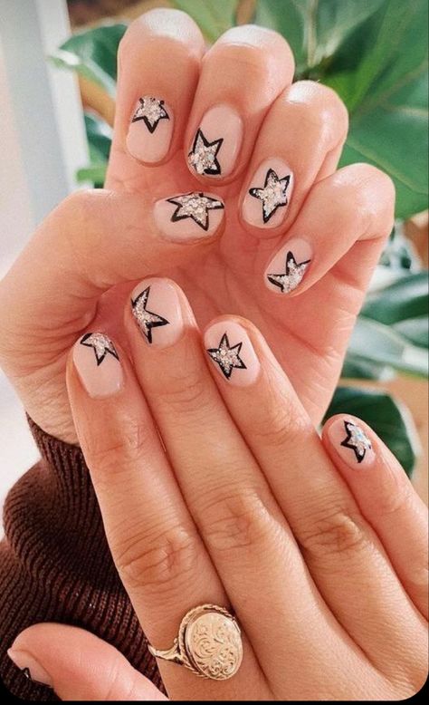 Stars Nails, Prom Nails Red, Short Nail Manicure, Ten Nails, Makeup Nails Designs, Pointy Nails, Colorful Nail, White Nail, Star Nails