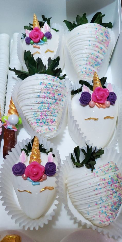 Unicorn Chocolate Covered Strawberries, Unicorn Strawberries, Theme Chocolate Covered Strawberries, Farmhouse Bakery, Chocolate Strawberries Bouquet, Dipped Berries, Unicorn Treats, Chocolate Covered Strawberry Recipe, Strawberry Treats