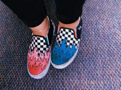 Aesthetic Shoe Painting Ideas, Painted Checkered Vans, Diy Vans, Shoe Painting, Cosmo And Wanda, Blue Crocs, Checkered Shoes, Custom Shoes Diy, Fashionable Work Outfit