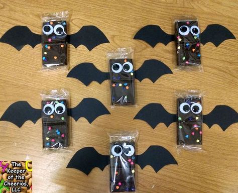 Bat Brownies, Adult Halloween Party Ideas, Veselý Halloween, Halloween Brownies, Dulceros Halloween, Halloween School Treats, Halloween Class Party, Dulces Halloween, School Halloween Party