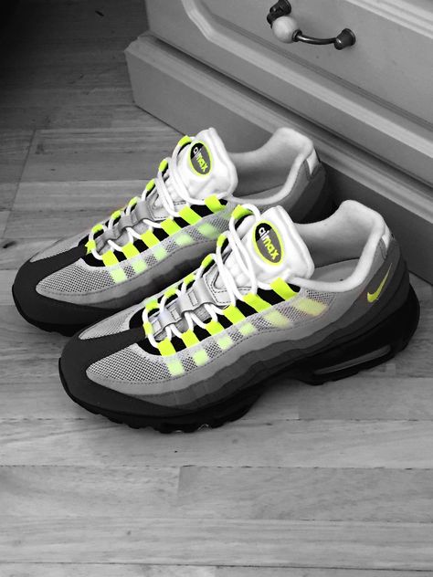 Air Max 95 Aesthetic, Air Max 95 Outfit Men, Air Max 95 Og Neon, Air Max 95 Neon, Air Max Outfit, Nike 95, Airmax 95, Nike Airmax 95, Perfume Reviews