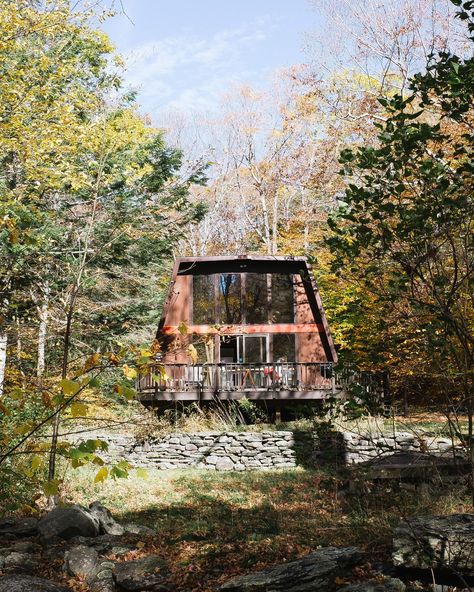 Exterior, House Building Type, Wood Siding Material, and Flat RoofLine The exterior of the Hunter Greenhouse before the renovation. Photo 7 of 21 in 7 Unbelievable Rustic Cabin Makeovers from Budget Breakdown: Weekend DIYers Renovate a Dated Catskills Retreat For $201K Gambrel Cabin Interior, A Frame Renovation Before And After, Cabin Before And After, Foxfire Mountain House, Cabin Remodel Before And After, Renovated Cabin, Remodeled Cabin, Gambrel Cabin, Log Cabin Renovation