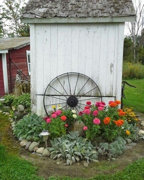 Front Porch Flower Bed, Porch Flower Bed, Shed Landscaping, Front Porch Flowers, Porch Flowers, Landscaping With Large Rocks, Garden Yard Ideas, Small Backyard Design, Front Yard Landscaping Design