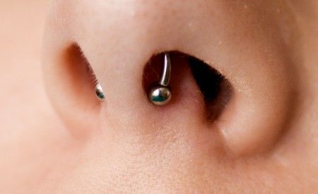 Piercing – Wenn aus dem Piercing eine Eitertasche -> wird  #gesundheit #piercing #gesundheitsrisiko Orr Piercing, Septum Piercing, Hoop Ring, Nostril Hoop Ring, Tattoos And Piercings, Piercings, Nose Ring, Tattoos