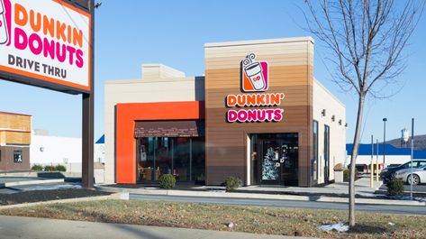 What Dunkin’ Donuts Can Teach Small Businesses About Creating Incentives for Mobile App Donkin Donuts, Retail Trends, Small Business Trends, Quick Service Restaurant, Skateboard Photography, Diy House Plans, Bon Appetite, Business Trends, Dessert Shop